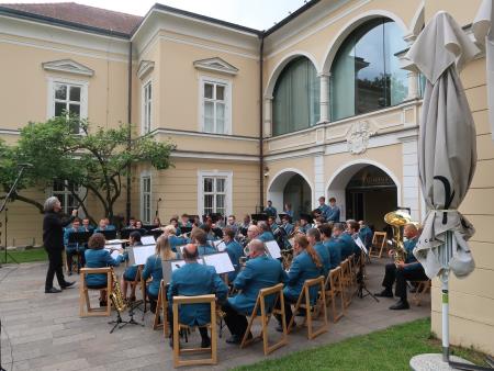 Koncert pihalnega orkestra v Grajskem parku (4)